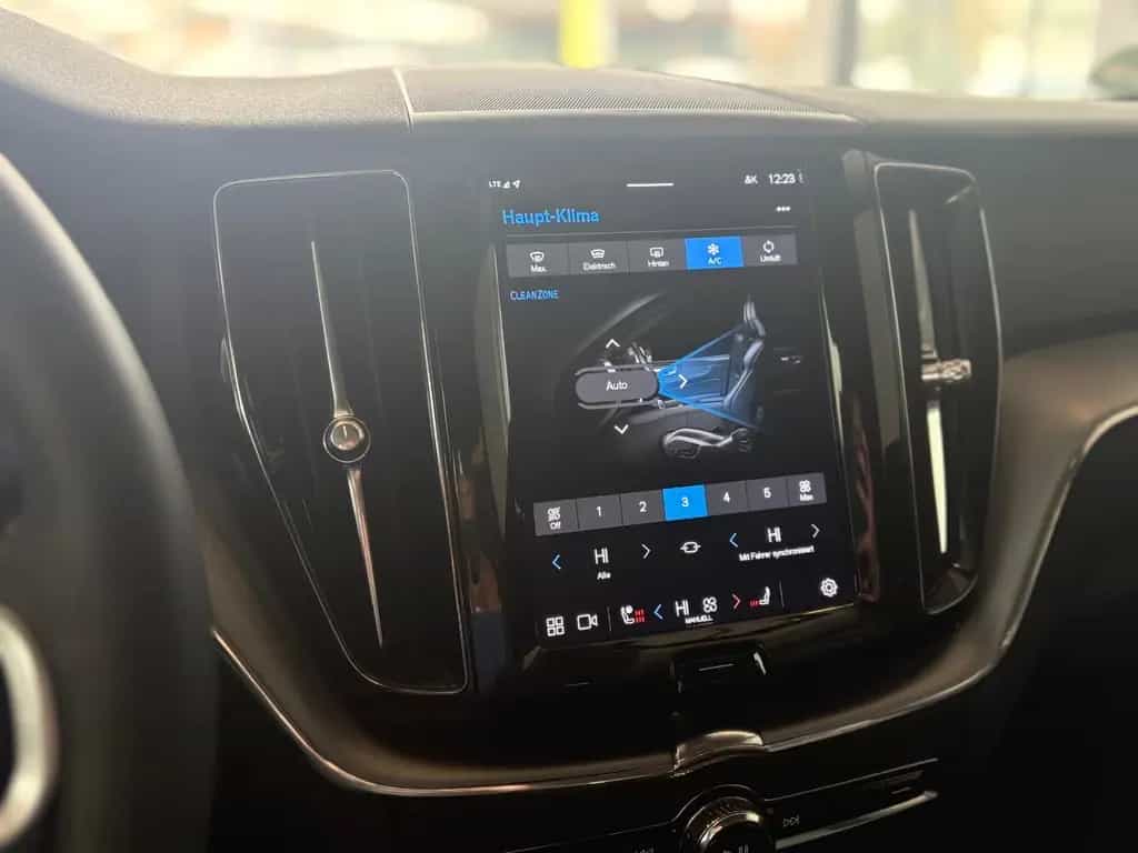 Volvo XC 60 B4 AUTOMATIK-NAVI-LEDER-AHK-DAB+KAMERA 02/2022-photo-20