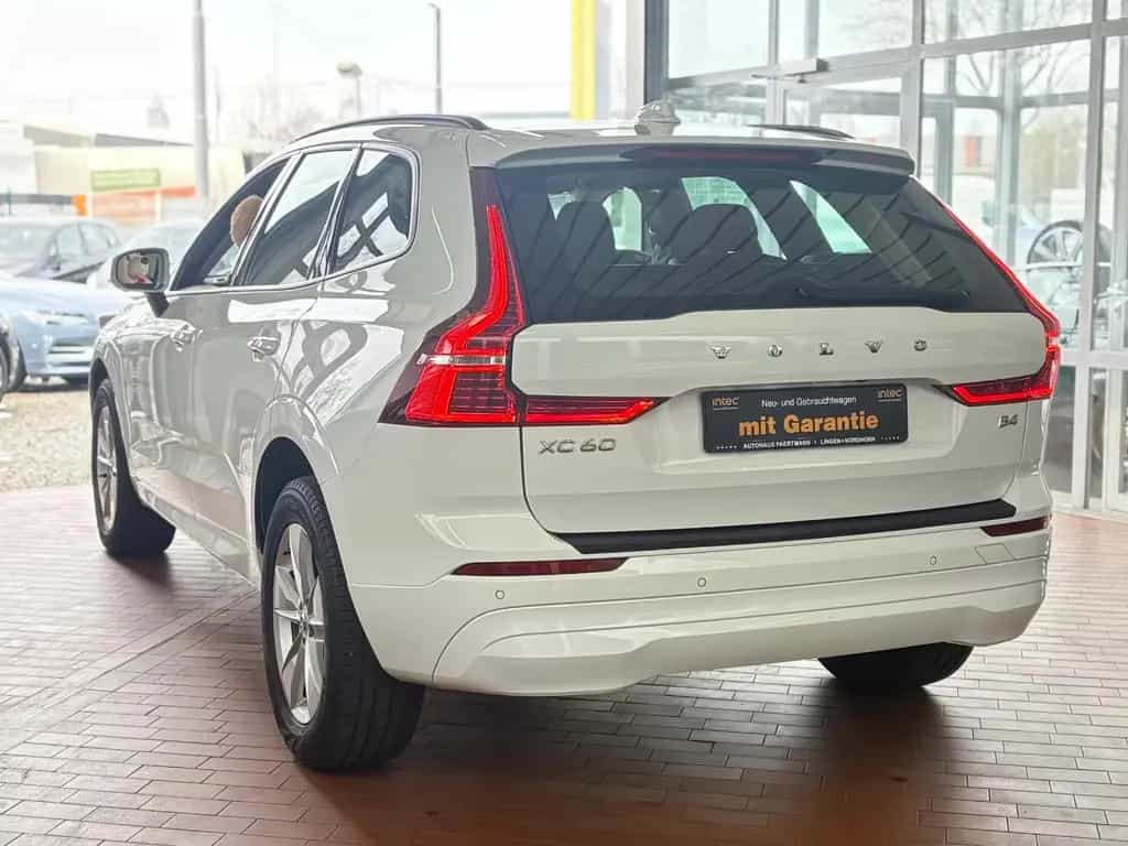 Volvo XC 60 B4 AUTOMATIK-NAVI-LEDER-AHK-DAB+KAMERA 02/2022-photo-4