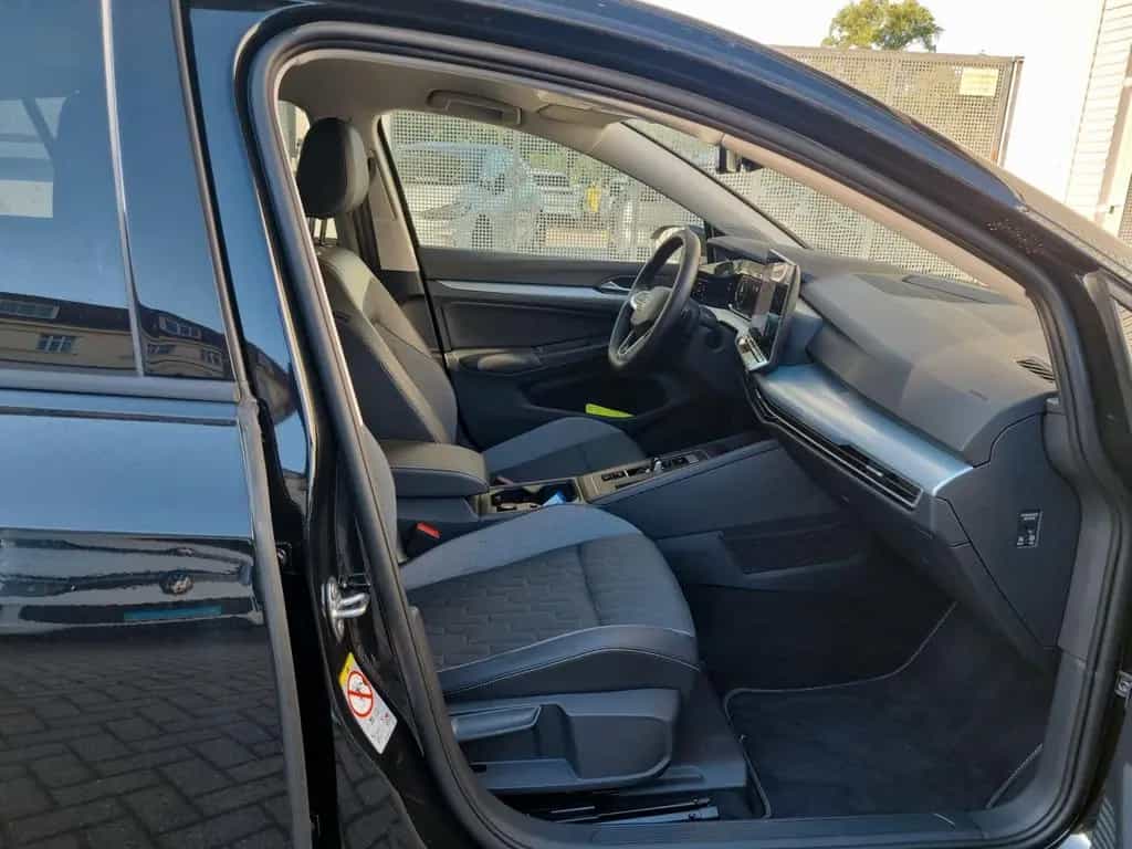 Volkswagen Golf VIII 1.5 eTSI DSG Goal MATRIX KAMERA AHK 05/2025-photo-14