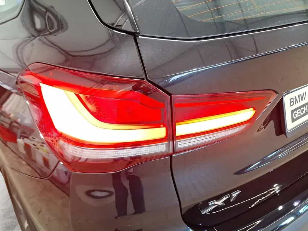 BMW X1 xDrive20d Sport Line Navi AHK Kamera HiFi 03/2021-photo-9