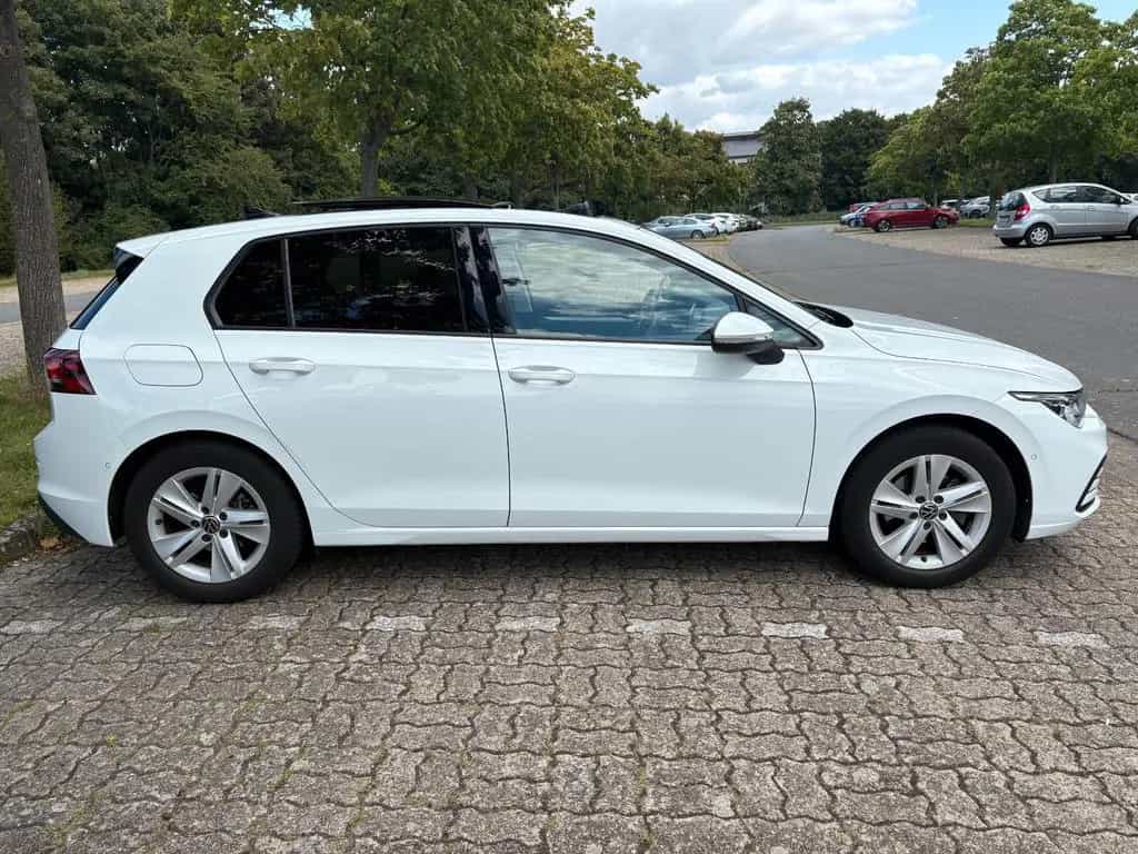 Volkswagen Golf 1.5 eTSI *LED*Standheizung*Panoramadach* 08/2020-photo-2