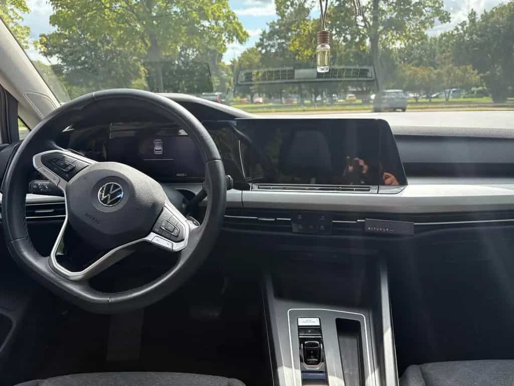 Volkswagen Golf 1.5 eTSI *LED*Standheizung*Panoramadach* 08/2020-photo-6