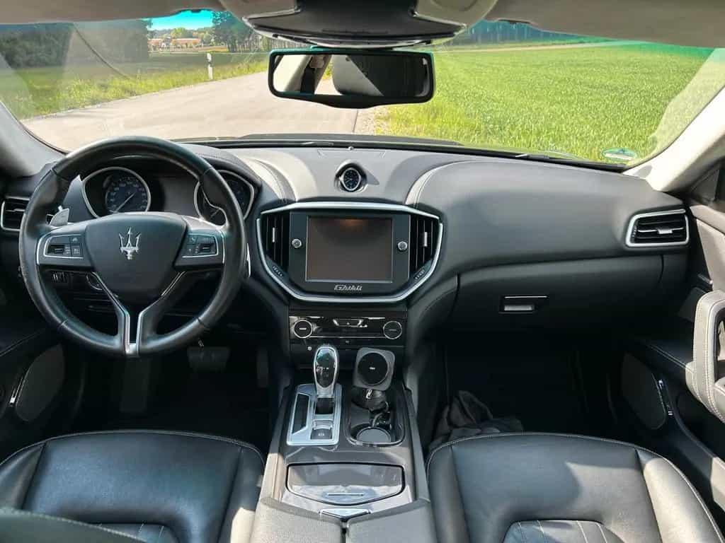 Maserati Ghibli Diesel EURO6 SKYHOOK B&W sucht Liebhaber 03/2016-photo-14