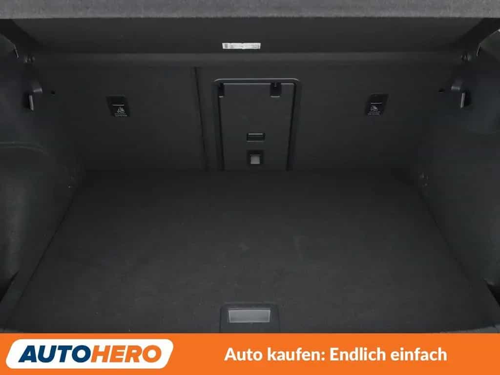 Volkswagen Golf VIII 1.5 eTSI ACT Life Aut.*NAVI*CAM*ACC* 10/2020-photo-17