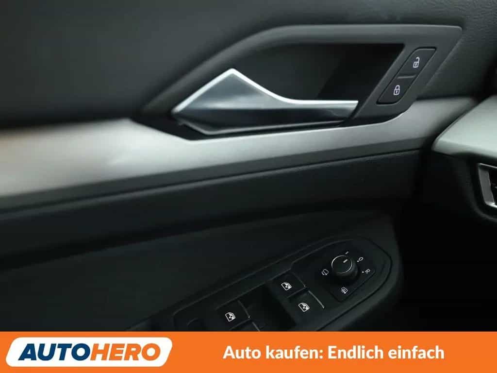 Volkswagen Golf VIII 1.5 eTSI ACT Life Aut.*NAVI*CAM*ACC* 10/2020-photo-28