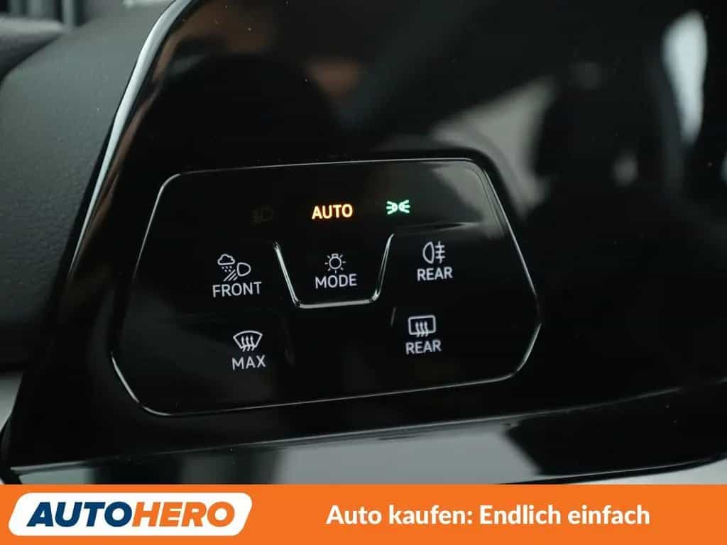Volkswagen Golf VIII 1.5 eTSI ACT Life Aut.*NAVI*CAM*ACC* 10/2020-photo-29