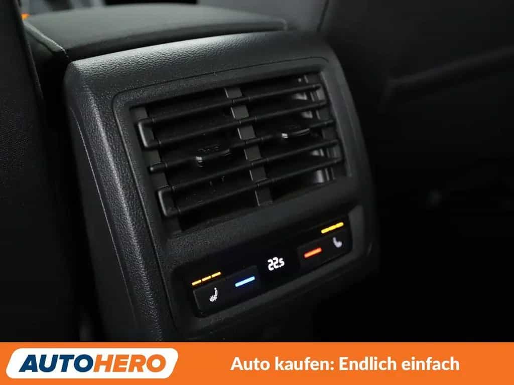 Volkswagen Golf VIII 1.5 eTSI ACT Life Aut.*NAVI*CAM*ACC* 10/2020-photo-32