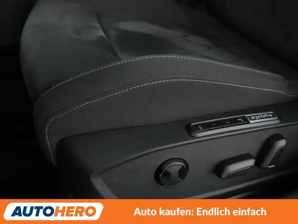 Volkswagen Golf VIII 1.5 eTSI ACT Life Aut.*NAVI*CAM*ACC* 10/2020-photo-33