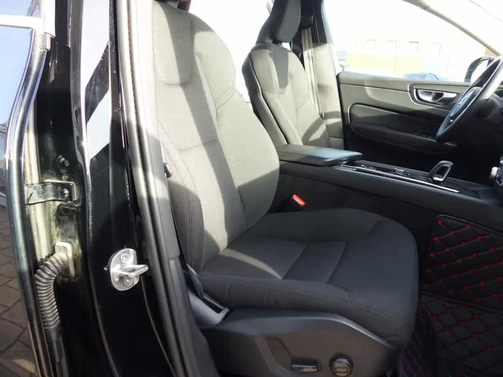 Volvo XC 60 Momentum Pro 2WD*Kamera*PDC*Navi*LED 04/2022-photo-11