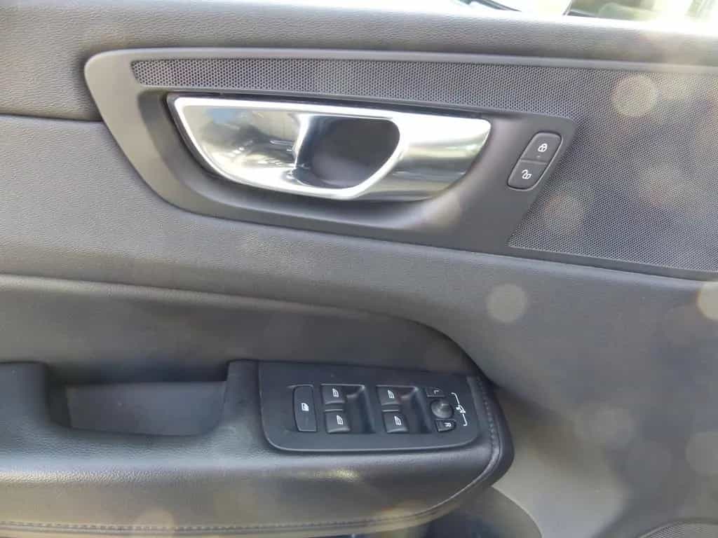Volvo XC 60 Momentum Pro 2WD*Kamera*PDC*Navi*LED 04/2022-photo-13