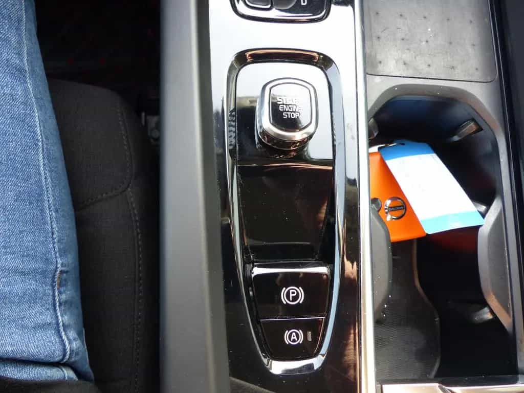Volvo XC 60 Momentum Pro 2WD*Kamera*PDC*Navi*LED 04/2022-photo-16