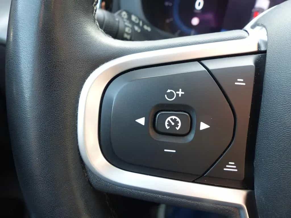 Volvo XC 60 Momentum Pro 2WD*Kamera*PDC*Navi*LED 04/2022-photo-18