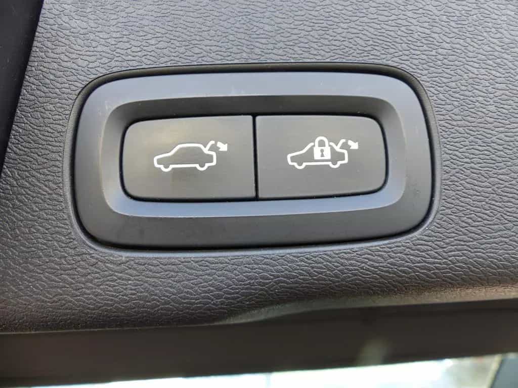 Volvo XC 60 Momentum Pro 2WD*Kamera*PDC*Navi*LED 04/2022-photo-24