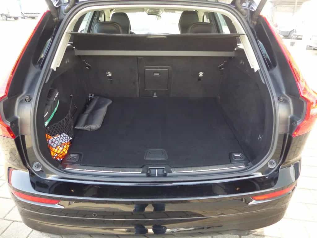 Volvo XC 60 Momentum Pro 2WD*Kamera*PDC*Navi*LED 04/2022-photo-25