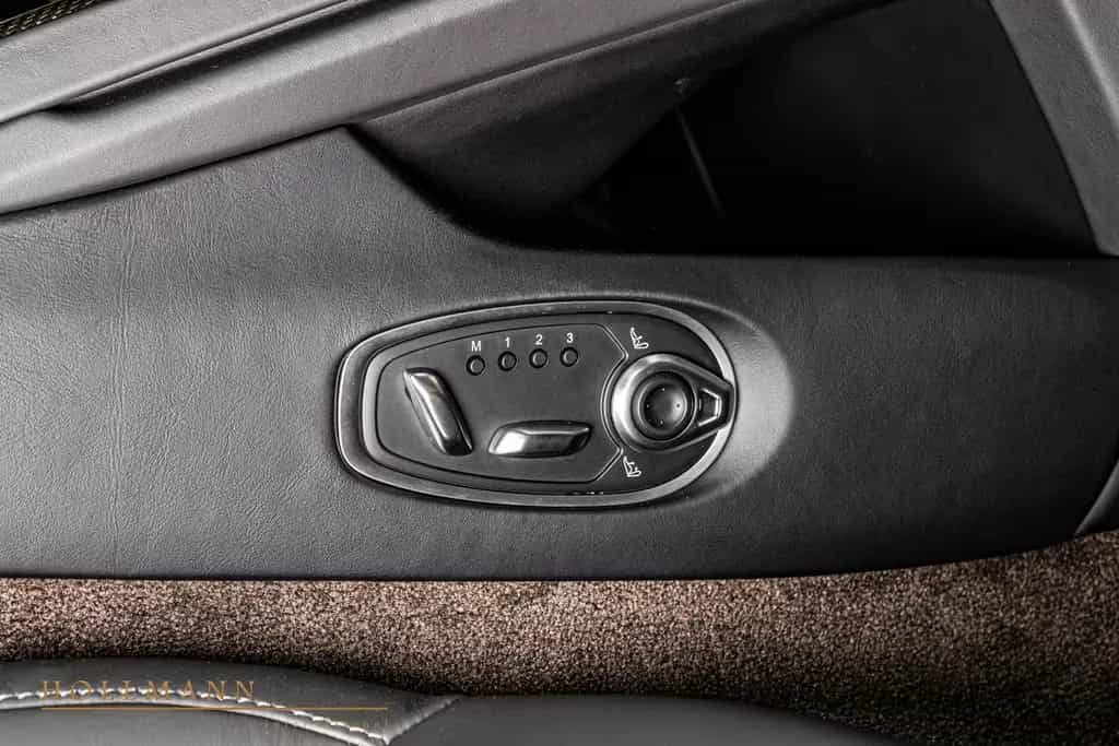 Aston Martin DB12 GOLDFINGER 007 SPECIAL EDITION null-photo-22