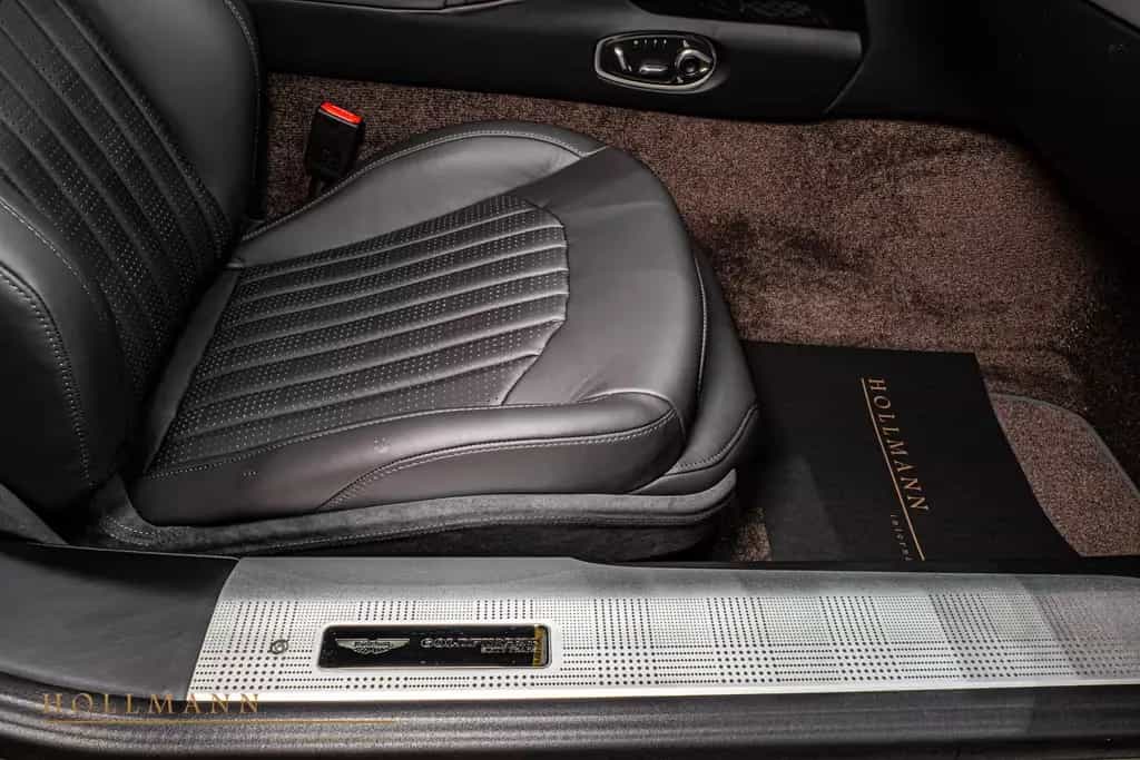 Aston Martin DB12 GOLDFINGER 007 SPECIAL EDITION null-photo-23
