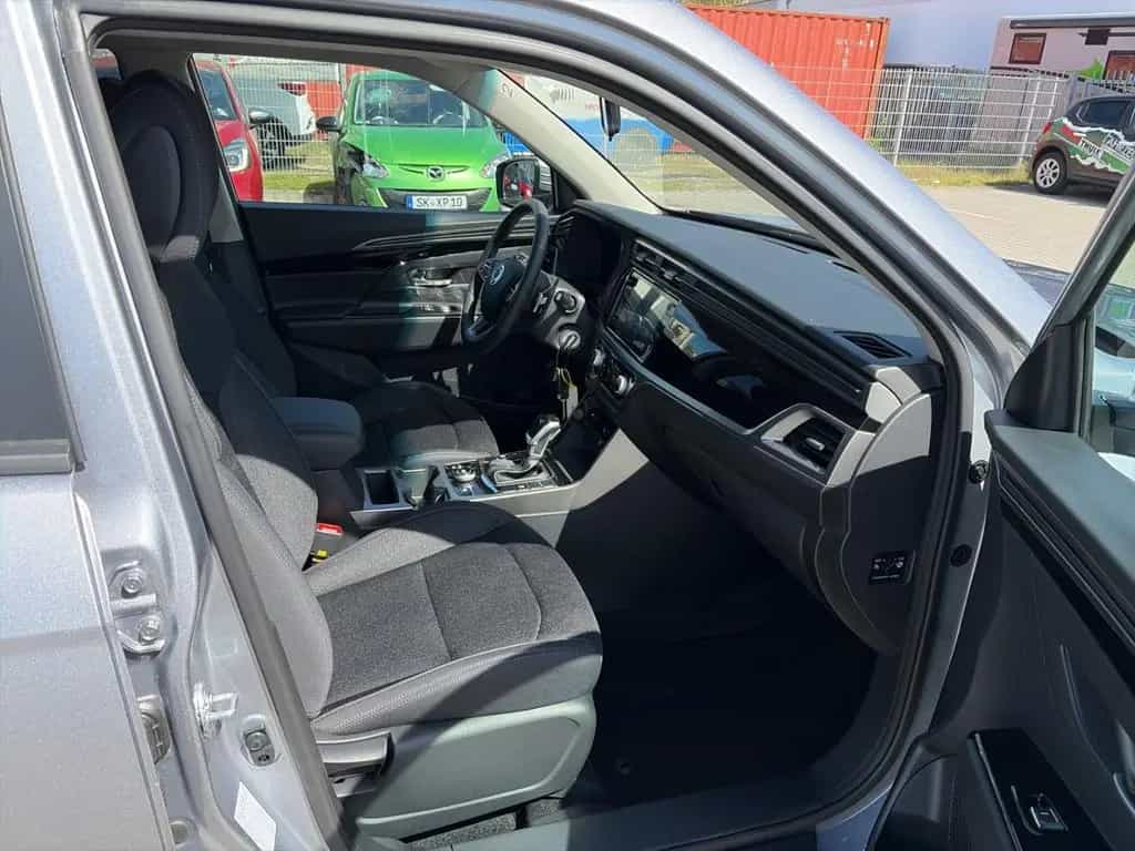 Ssangyong Korando NOMAD 2WD AT NAVI SHZ LENKRADHEIZUNG PDC null-photo-8