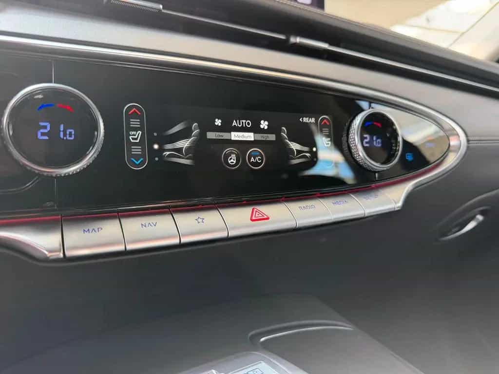 Genesis GV70 2.2 D 8AT AWD Luxury Pano Tech Lexicon Comf 11/2024-photo-8