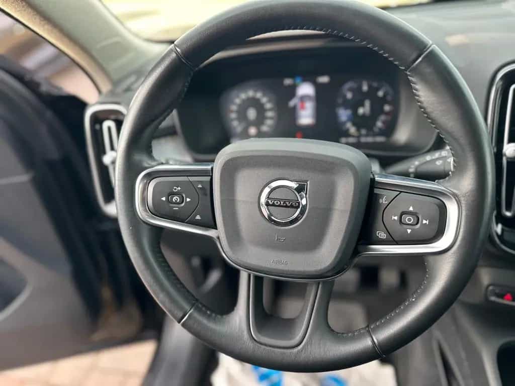 Volvo XC 40 Momentum AWD*PANORAMA*AHK*R-CAM*LED* 03/2019-photo-17