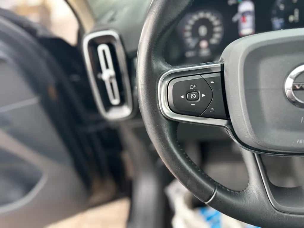 Volvo XC 40 Momentum AWD*PANORAMA*AHK*R-CAM*LED* 03/2019-photo-18