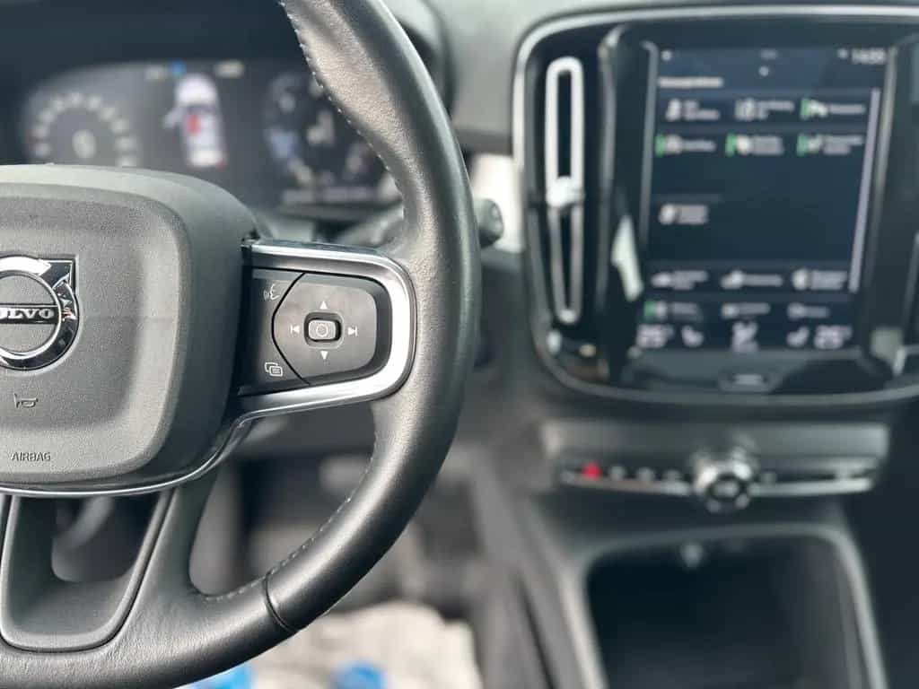 Volvo XC 40 Momentum AWD*PANORAMA*AHK*R-CAM*LED* 03/2019-photo-19