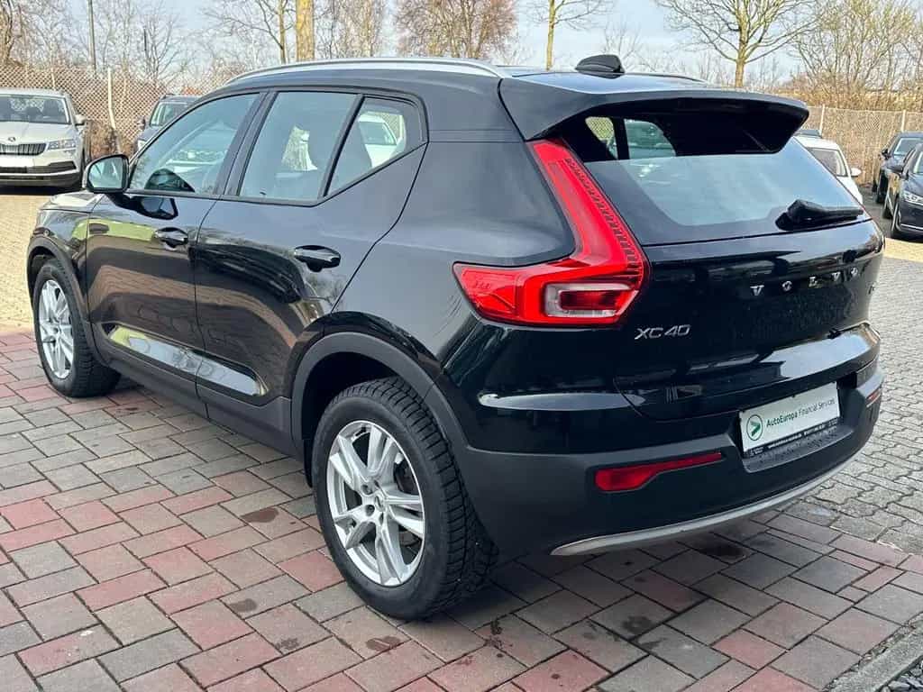 Volvo XC 40 Momentum AWD*PANORAMA*AHK*R-CAM*LED* 03/2019-photo-2