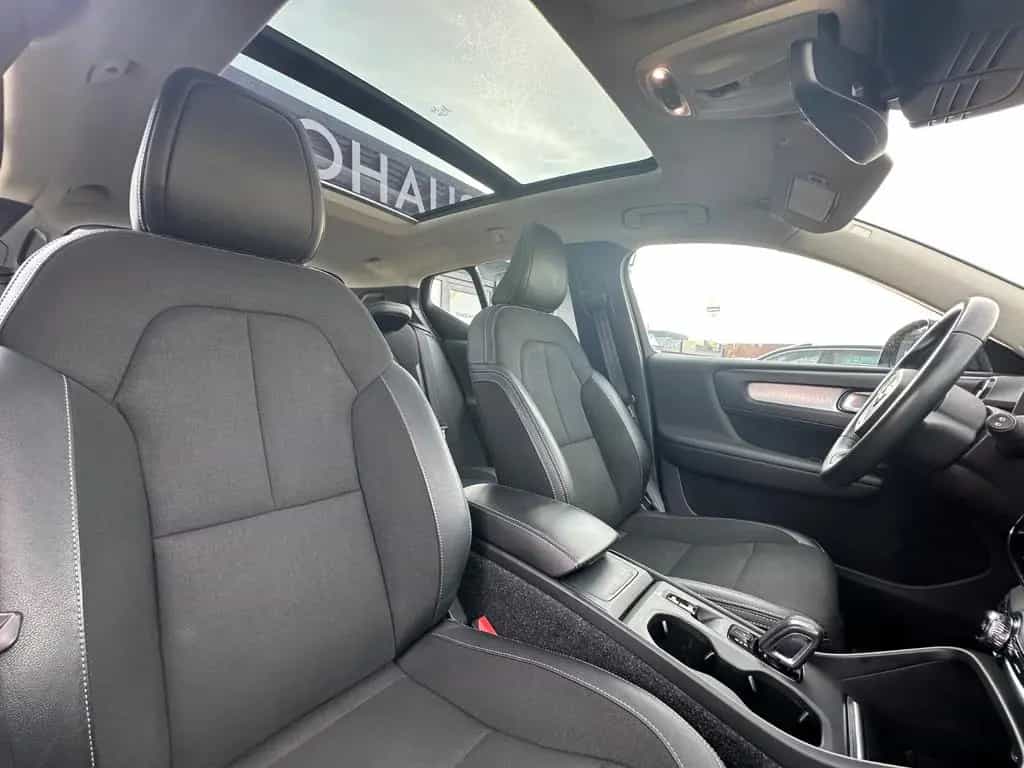 Volvo XC 40 Momentum AWD*PANORAMA*AHK*R-CAM*LED* 03/2019-photo-24