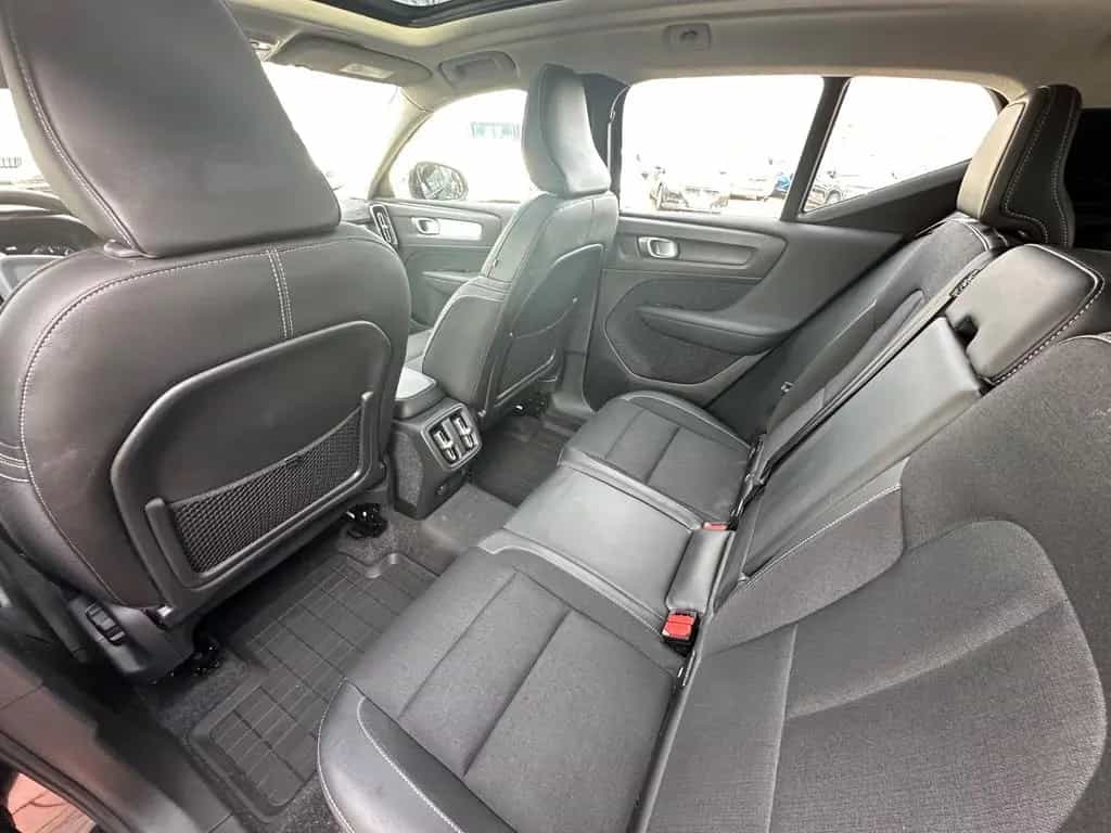 Volvo XC 40 Momentum AWD*PANORAMA*AHK*R-CAM*LED* 03/2019-photo-28
