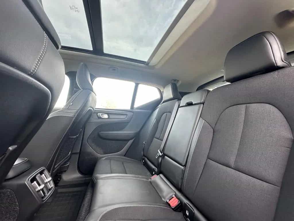 Volvo XC 40 Momentum AWD*PANORAMA*AHK*R-CAM*LED* 03/2019-photo-29