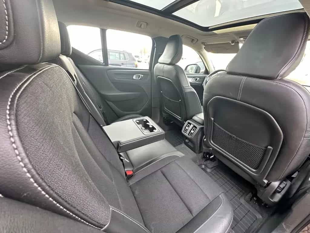 Volvo XC 40 Momentum AWD*PANORAMA*AHK*R-CAM*LED* 03/2019-photo-30