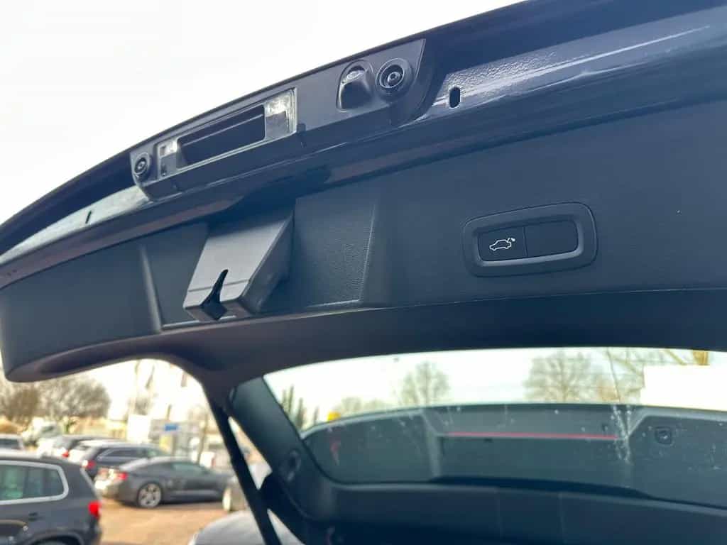 Volvo XC 40 Momentum AWD*PANORAMA*AHK*R-CAM*LED* 03/2019-photo-9