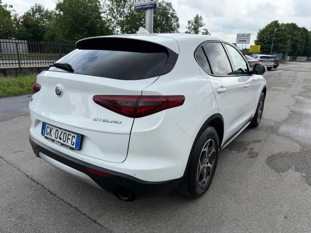 Alfa Romeo Stelvio 2.2 190 CV AT8 Q4 Executive 05/2022-photo-3