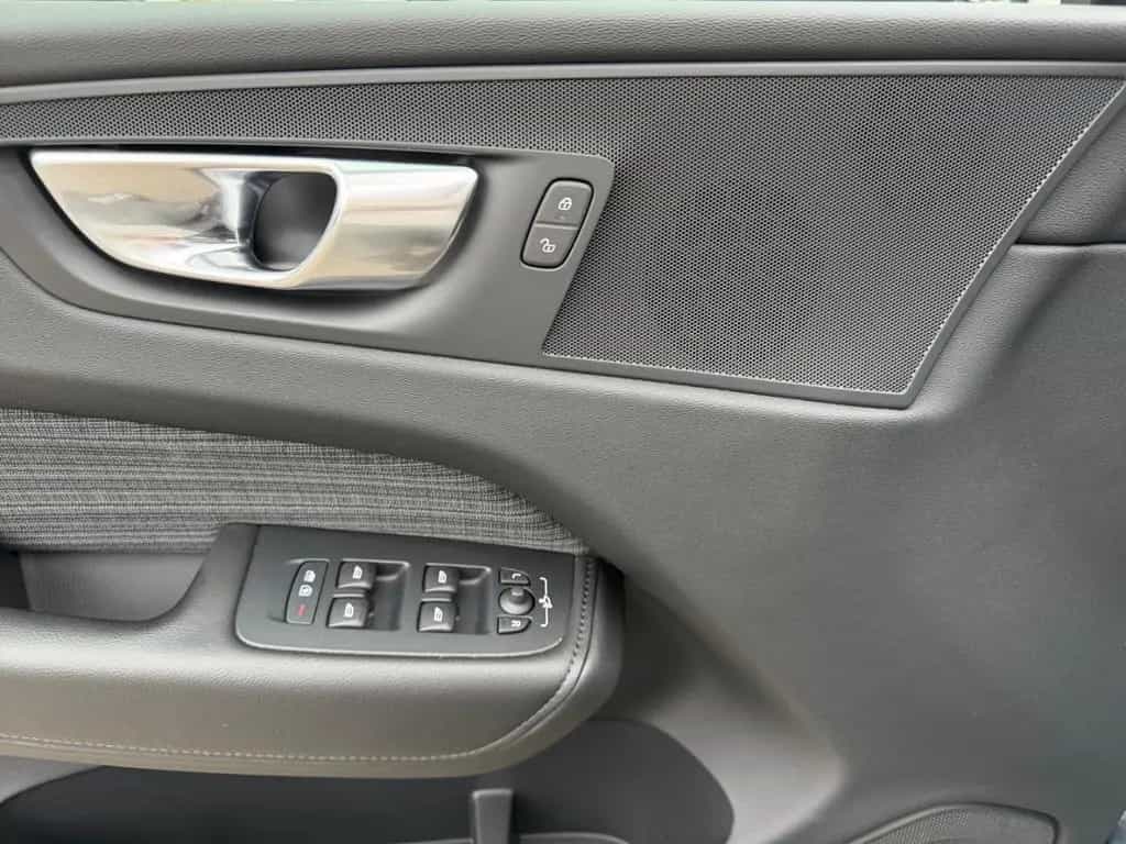 Volvo XC60 Core AWD AHK Digitales Cockpit Soundsystem 04/2023-photo-12