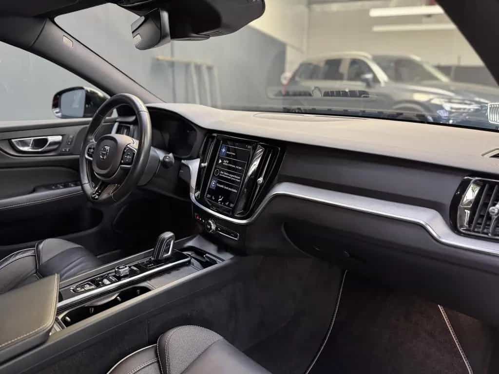 Volvo V60 R Design*3JGarantie*AppleCarPlay*360Grad* 03/2021-photo-16