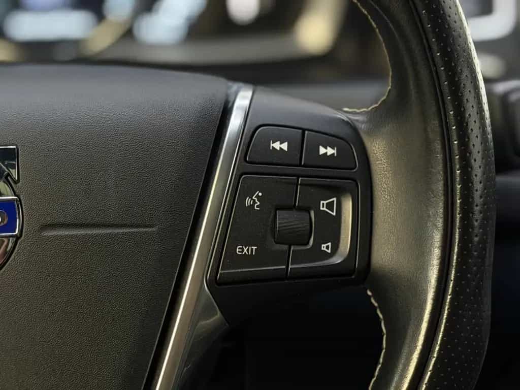 Volvo XC60 R-Design AWD|PANORAMA|3J.Garantie|ACC|LED| 12/2015-photo-12