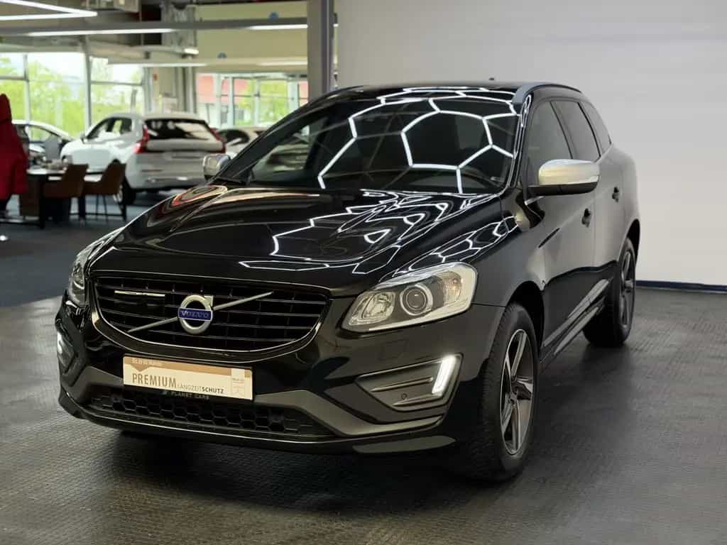 Volvo XC60 R-Design AWD|PANORAMA|3J.Garantie|ACC|LED| 12/2015-photo-4