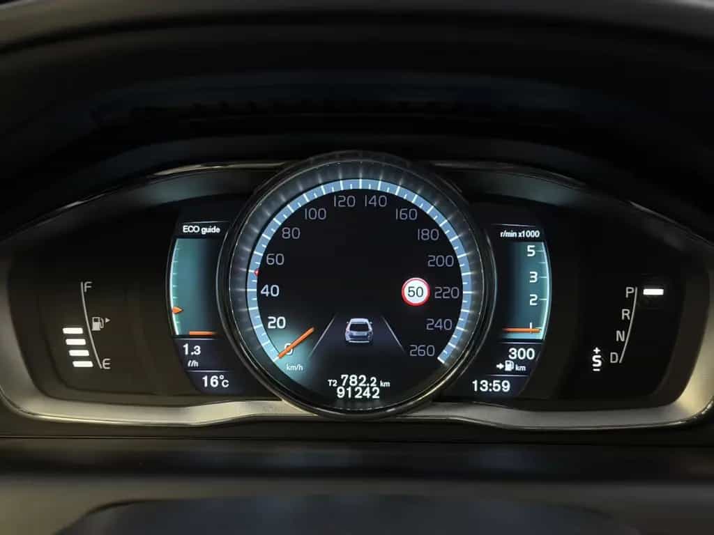 Volvo XC60 R-Design AWD|PANORAMA|3J.Garantie|ACC|LED| 12/2015-photo-7