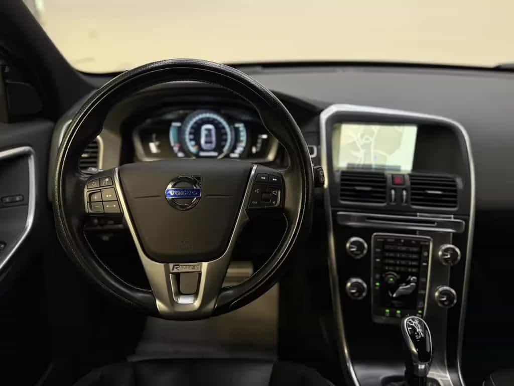 Volvo XC60 R-Design AWD|PANORAMA|3J.Garantie|ACC|LED| 12/2015-photo-8