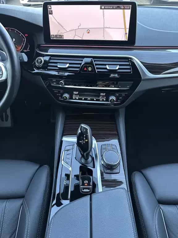 BMW 530 i Touring xDrive M-Sport NAV+LED+AHK+HUD+H&K 11/2022-photo-12