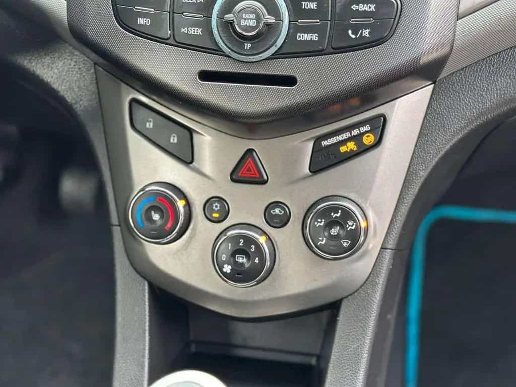 Chevrolet Aveo Lim. LT+ Stufenheck 1,4 Benzin Klima Shzg P 09/2011-photo-6