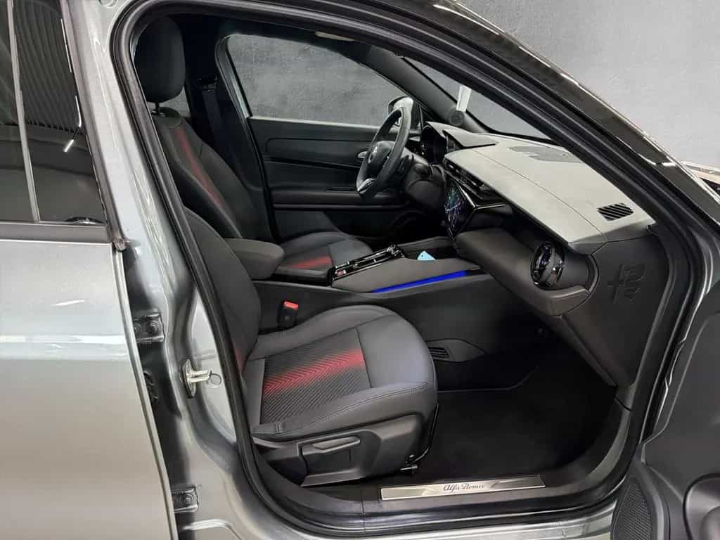 Alfa Romeo Junior Ibrida 1.2 VGT 48V-Hybrid 100 kW Speciale 05/2025-photo-10