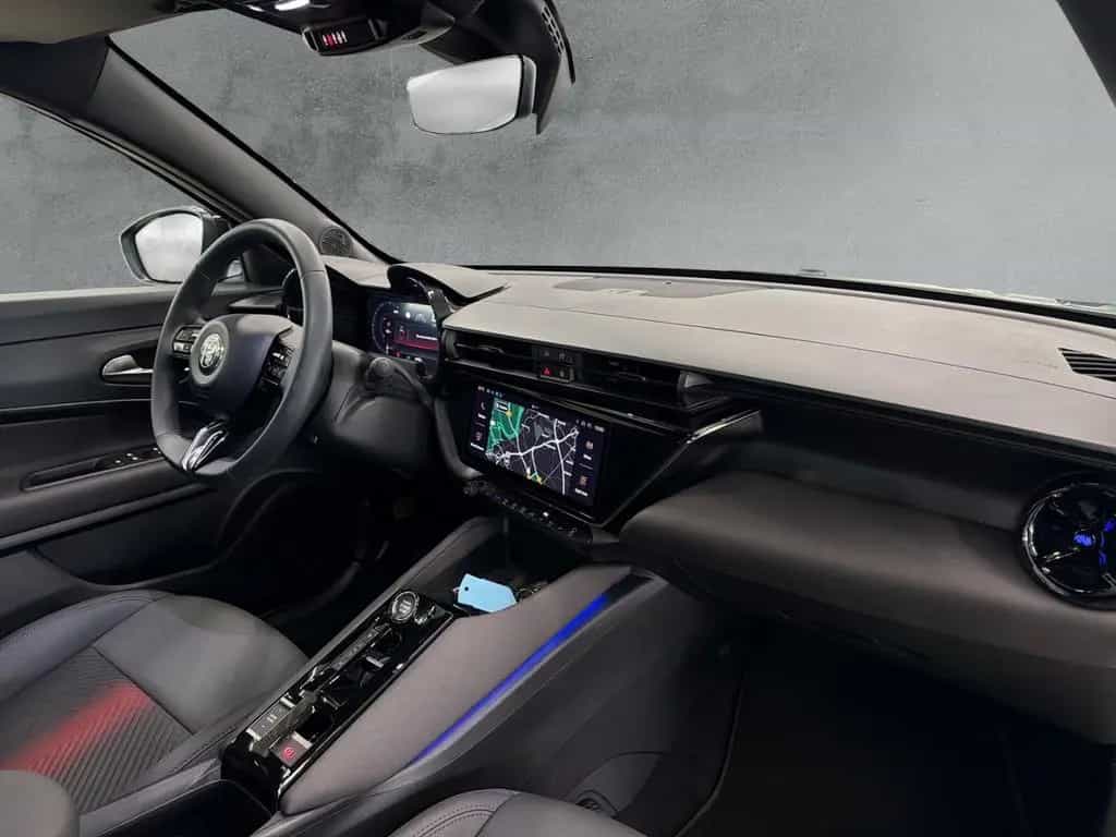 Alfa Romeo Junior Ibrida 1.2 VGT 48V-Hybrid 100 kW Speciale 05/2025-photo-11
