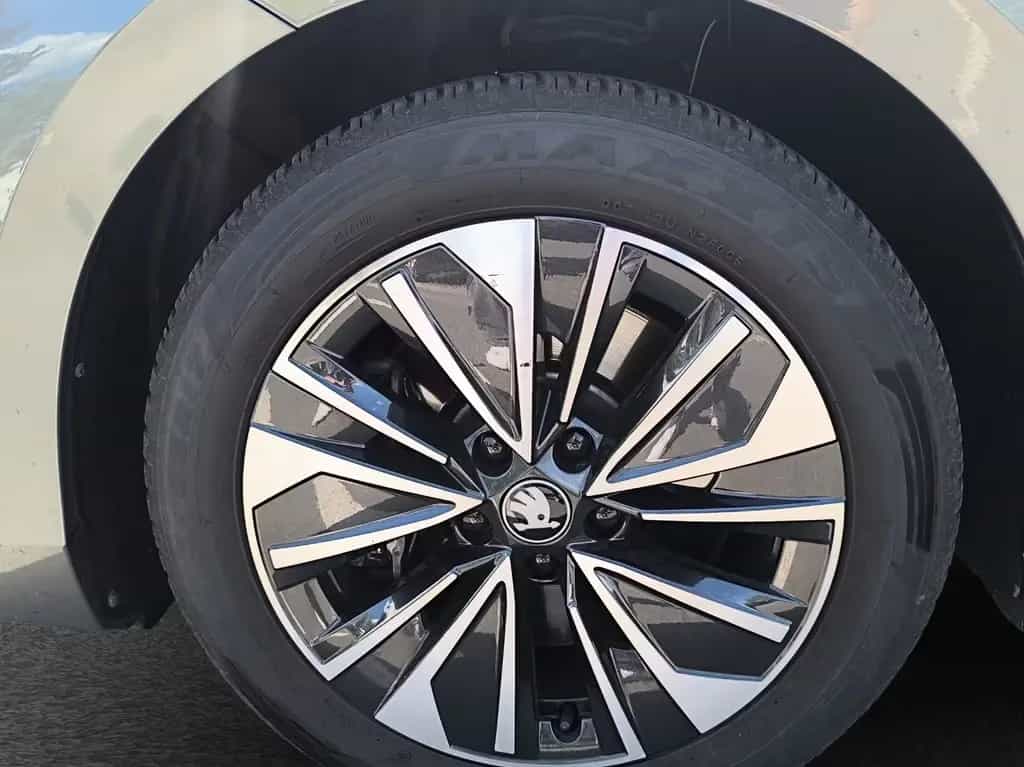 Skoda Superb Combi 2.0 TSI DSG 2.0 TSI 150 kW Selectio 06/2025-photo-11