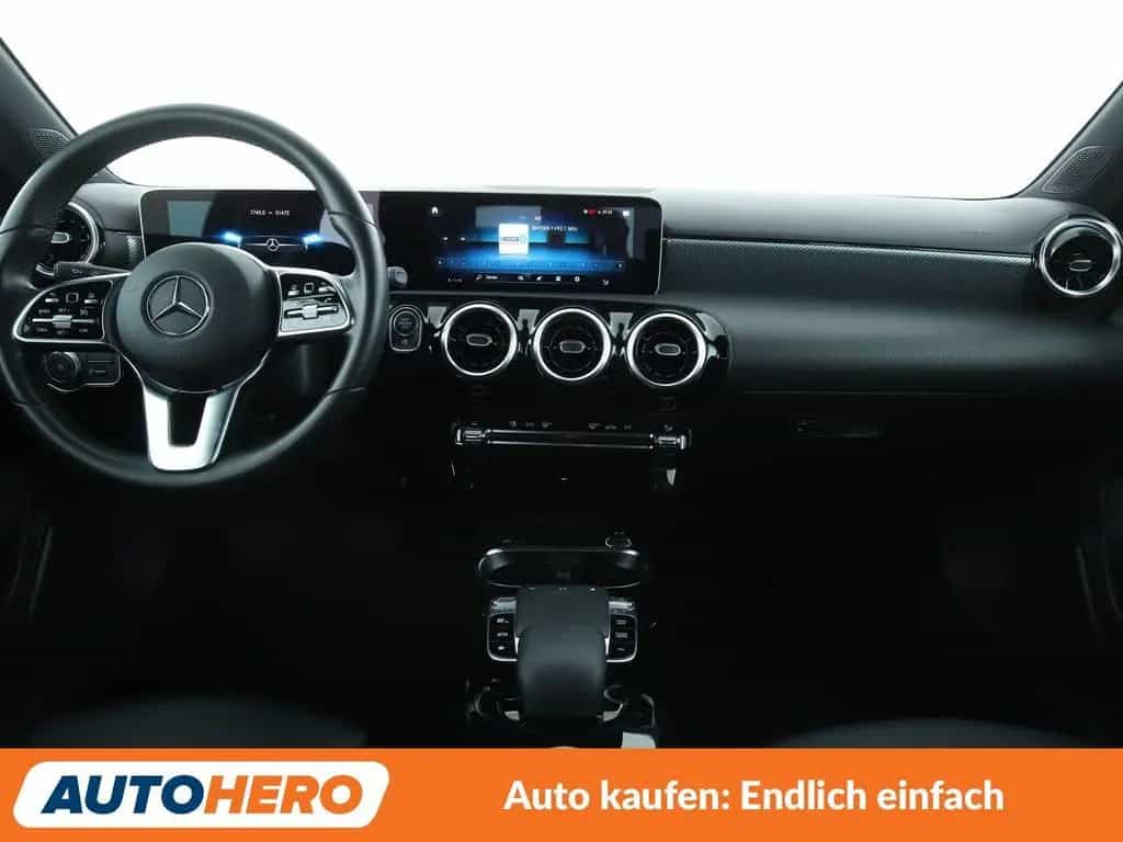 Mercedes-Benz A 250 Progressive Aut.*NAVI*LED*PDC*SHZ*TEMPO* 08/2018-photo-11