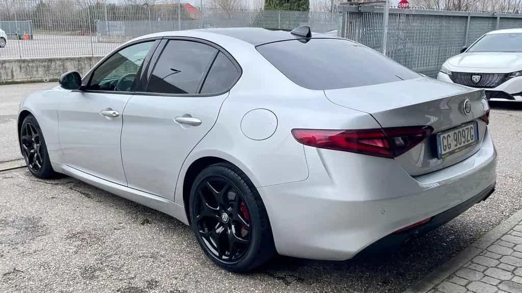 Alfa Romeo Giulia ALFA ROMEO GIULIA 2.2 TURBODIESEL EXECUTIVE 190C 09/2021-photo-5