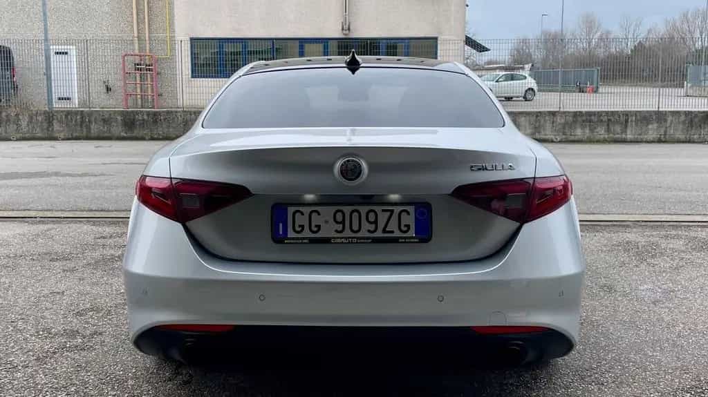 Alfa Romeo Giulia ALFA ROMEO GIULIA 2.2 TURBODIESEL EXECUTIVE 190C 09/2021-photo-6