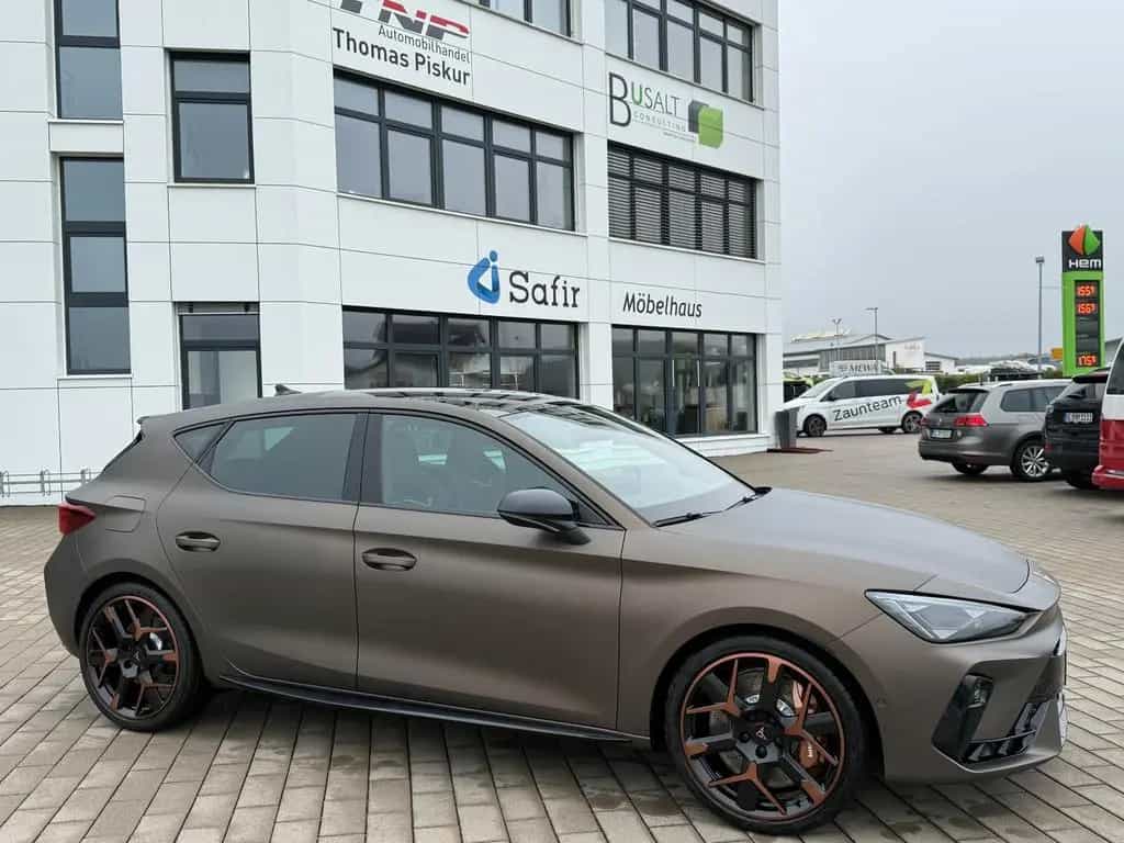Cupra Leon 2.0 TSI VZ EXTREME+AHK+Century Bronze Matt 05/2026-photo-10