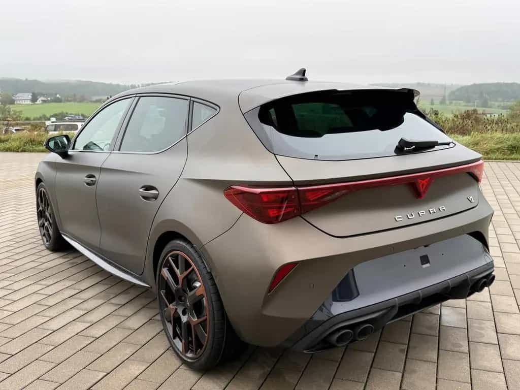 Cupra Leon 2.0 TSI VZ EXTREME+AHK+Century Bronze Matt 05/2026-photo-13