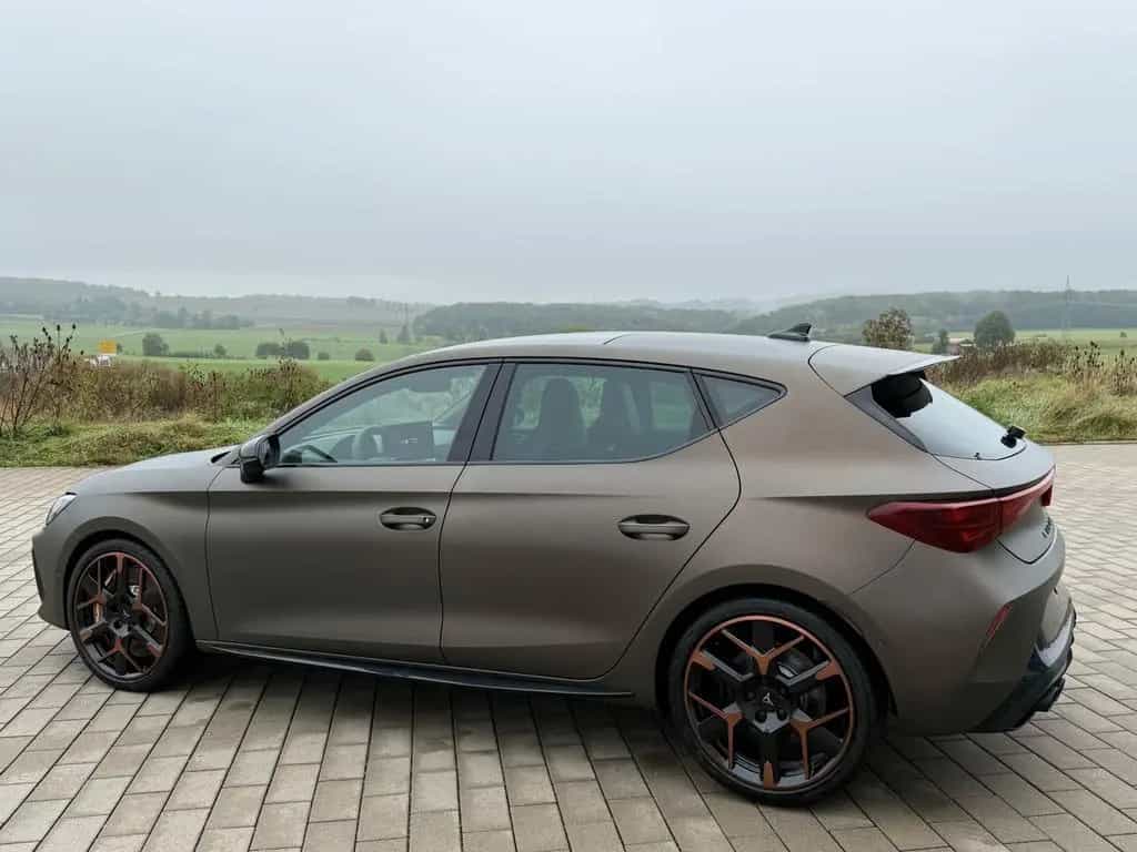 Cupra Leon 2.0 TSI VZ EXTREME+AHK+Century Bronze Matt 05/2026-photo-15