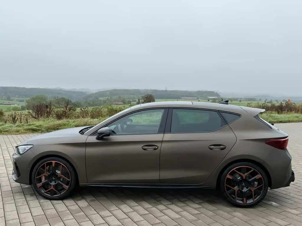 Cupra Leon 2.0 TSI VZ EXTREME+AHK+Century Bronze Matt 05/2026-photo-16